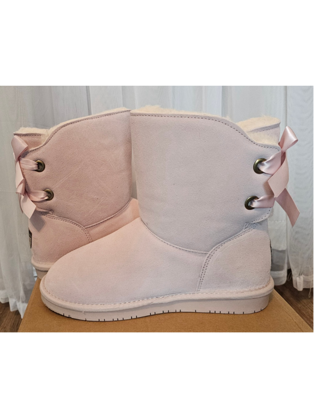 BearPaw Millie Youth Pale Pink Bow Fur Line Boots size 5